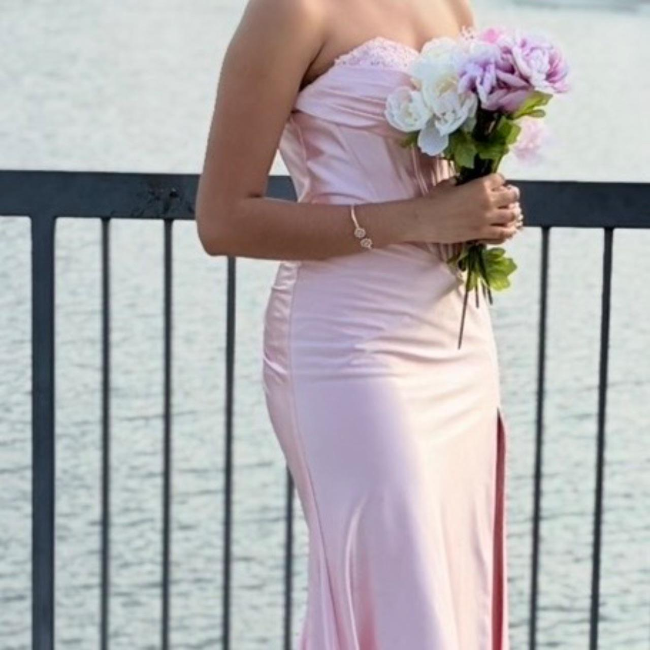 Elegantes Abendkleid aus rosa Satin, Meerjungfrauen-Stil, perlenbesetzt, trägerlos, mit Schlitz DP8408