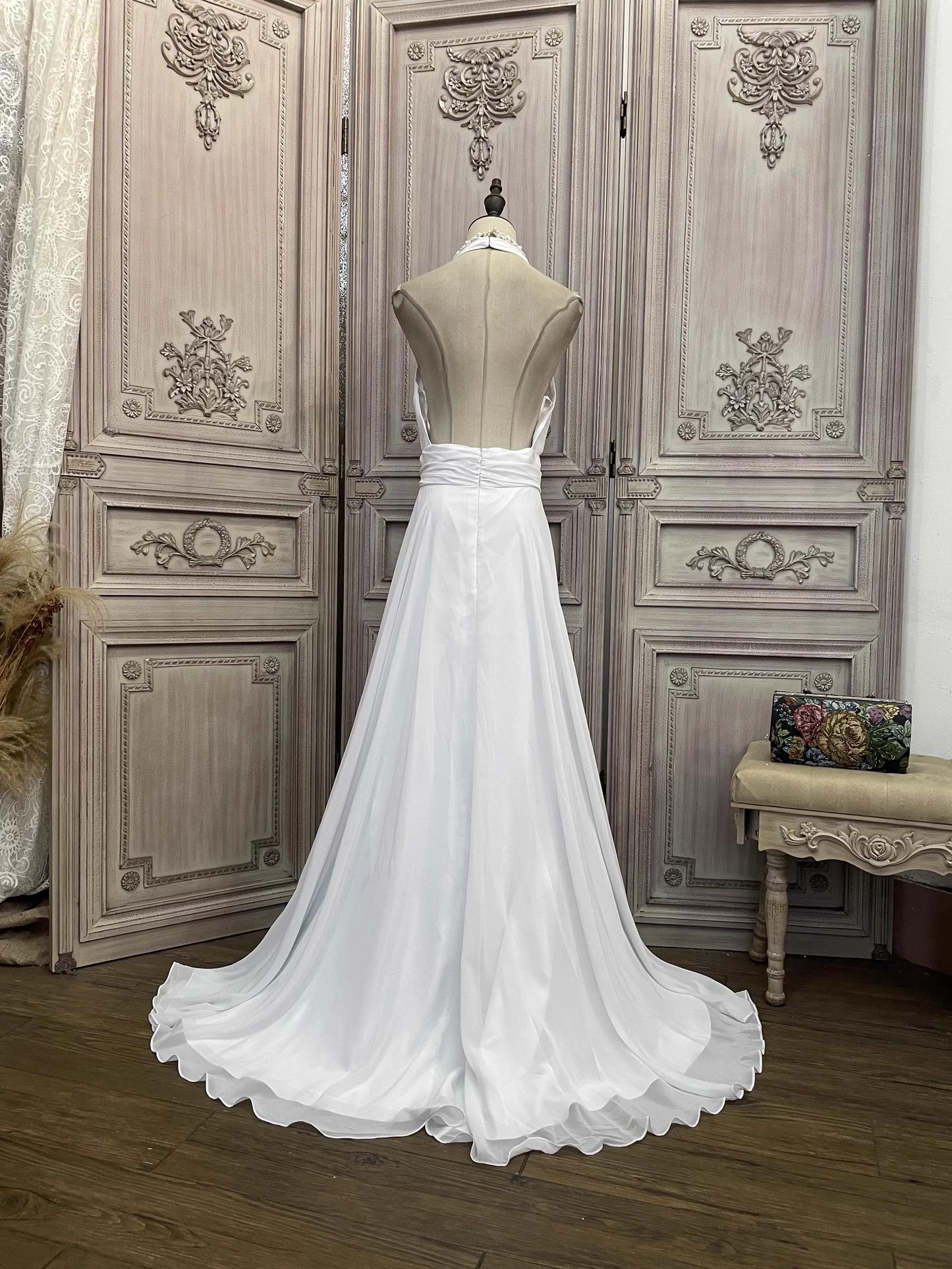 Elegant White Halter-Neck Ruched Bodice Chiffon Train Wedding Dress DP7619