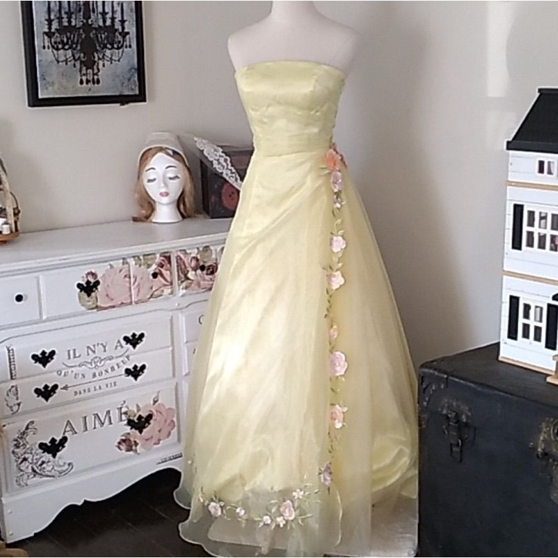 Vintage hellgelbes trägerloses A-Linien-Abendkleid aus Tüll mit 3D-Blumenmuster DP7581