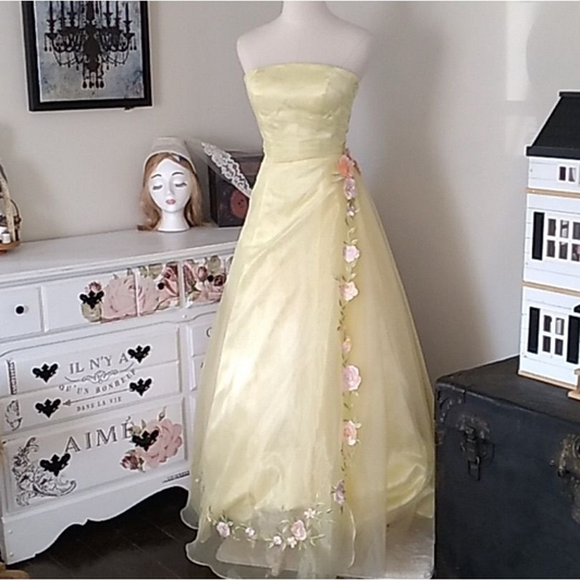 Vintage hellgelbes trägerloses A-Linien-Abendkleid aus Tüll mit 3D-Blumenmuster DP7581