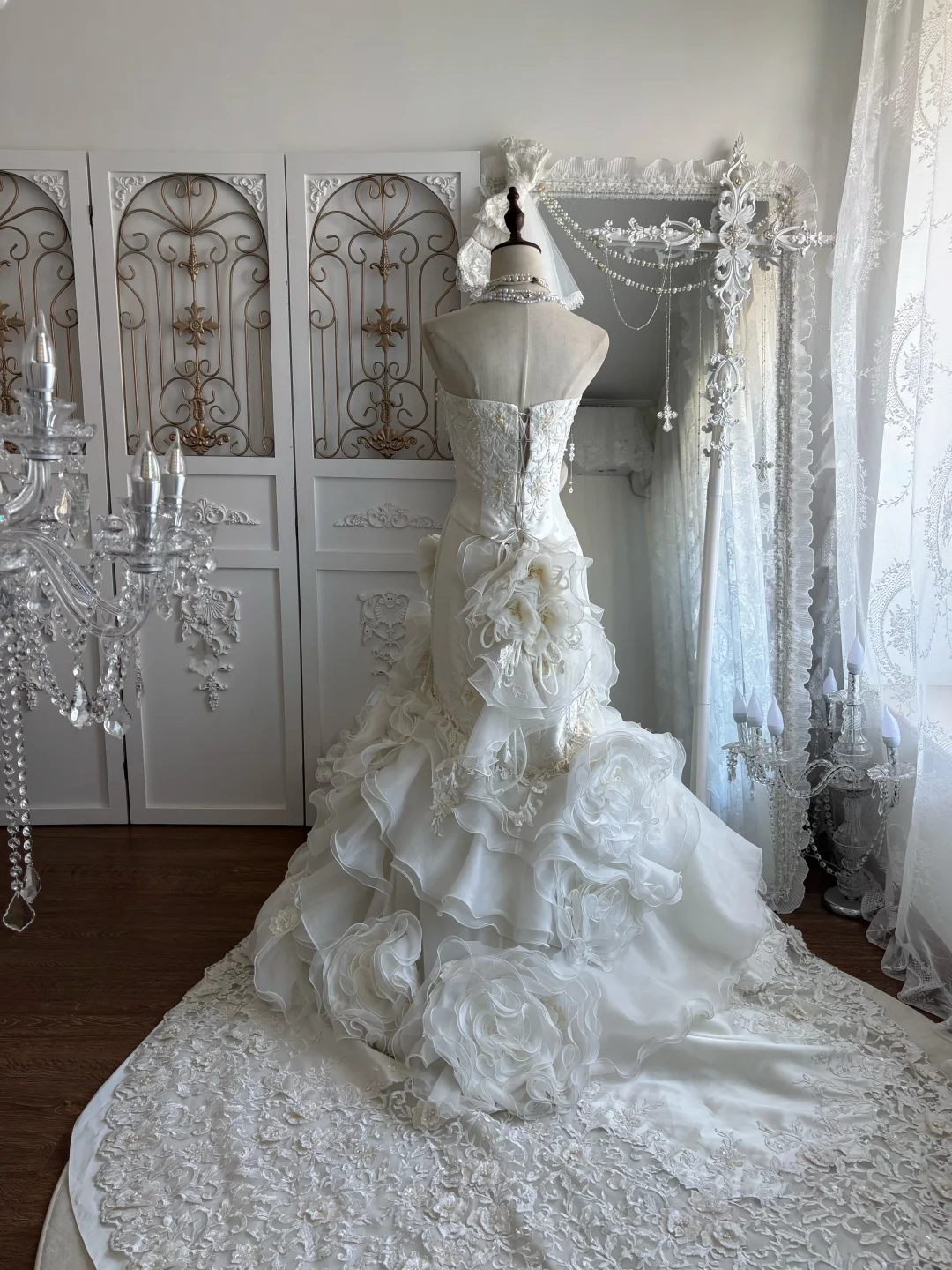 Gorgeous Strapless Sweetheart Lace Mermaid Wedding Dress Tiered Ruffled Tulle Bridal Gown DP8299