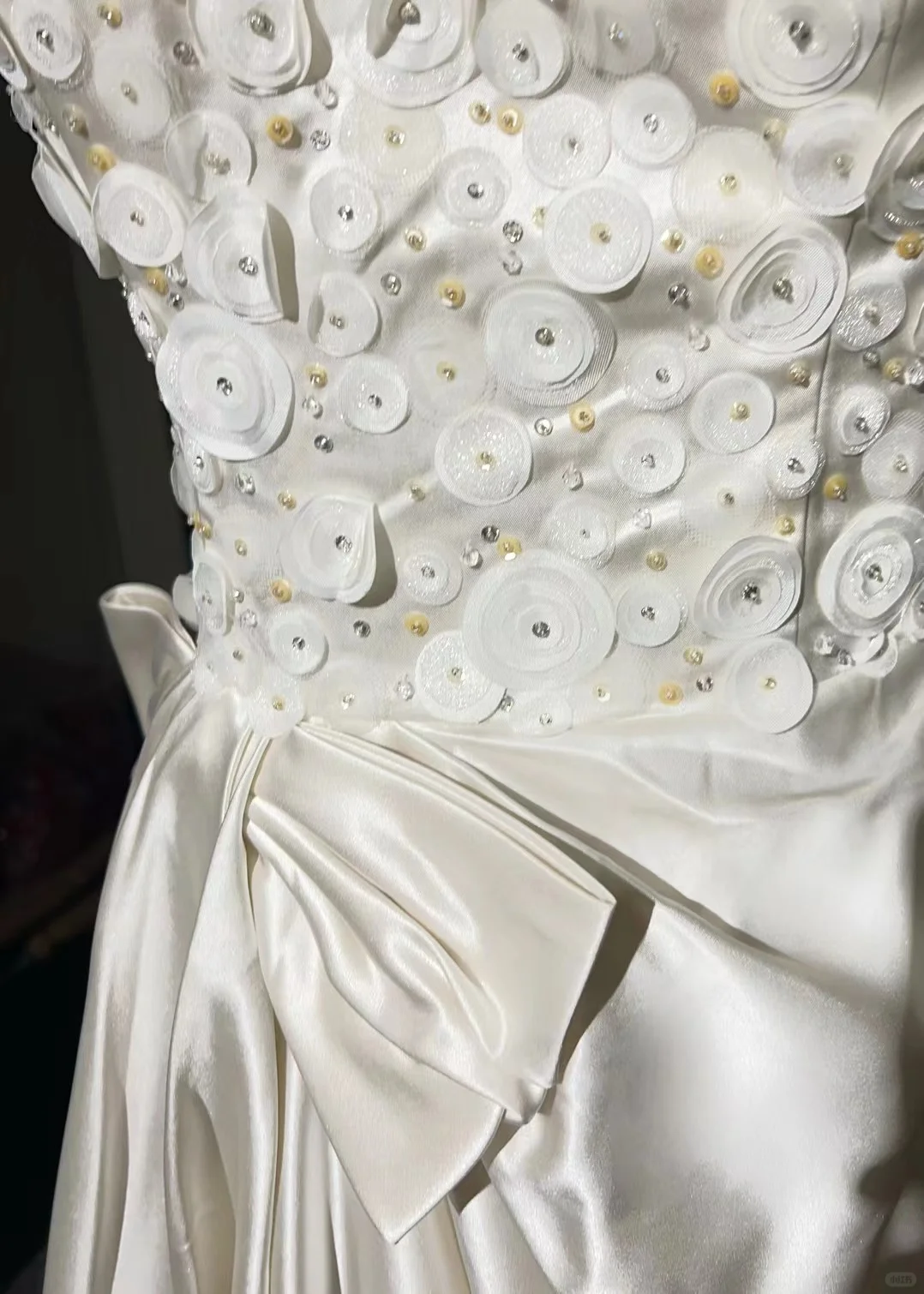 Vintage-Inspired Ivory Satin Strapless Lace Applique & Bow for Timeless Wedding Dress DP7283