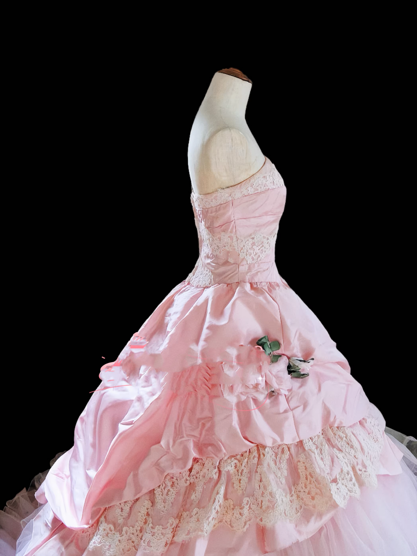 Elegantes, trägerloses, rosafarbenes Ballkleid mit Spitzenapplikationen, Satin- und Tüllbesatz für Sweet 15 Quinceañera DP7772