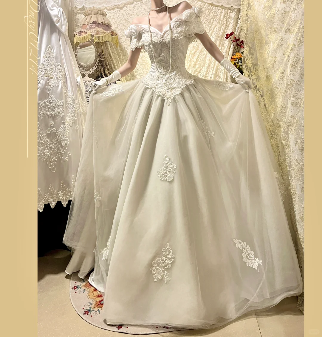 Romantic Off-Shoulder Vintage Lace Floral Embroidered Tulle Wedding Dress DP7268