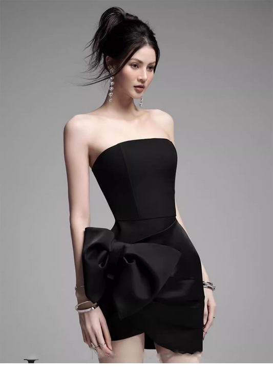 Elegantes schwarzes trägerloses A-Linien-Partykleid aus Satin mit Schleife, Homecoming-Kleid, DP5844
