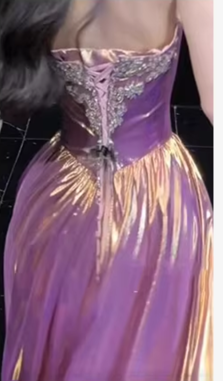 Atemberaubendes trägerloses, perlenbesetztes, metallisch-lila Ballkleid für Sweet 15 Quinceañera DP7982