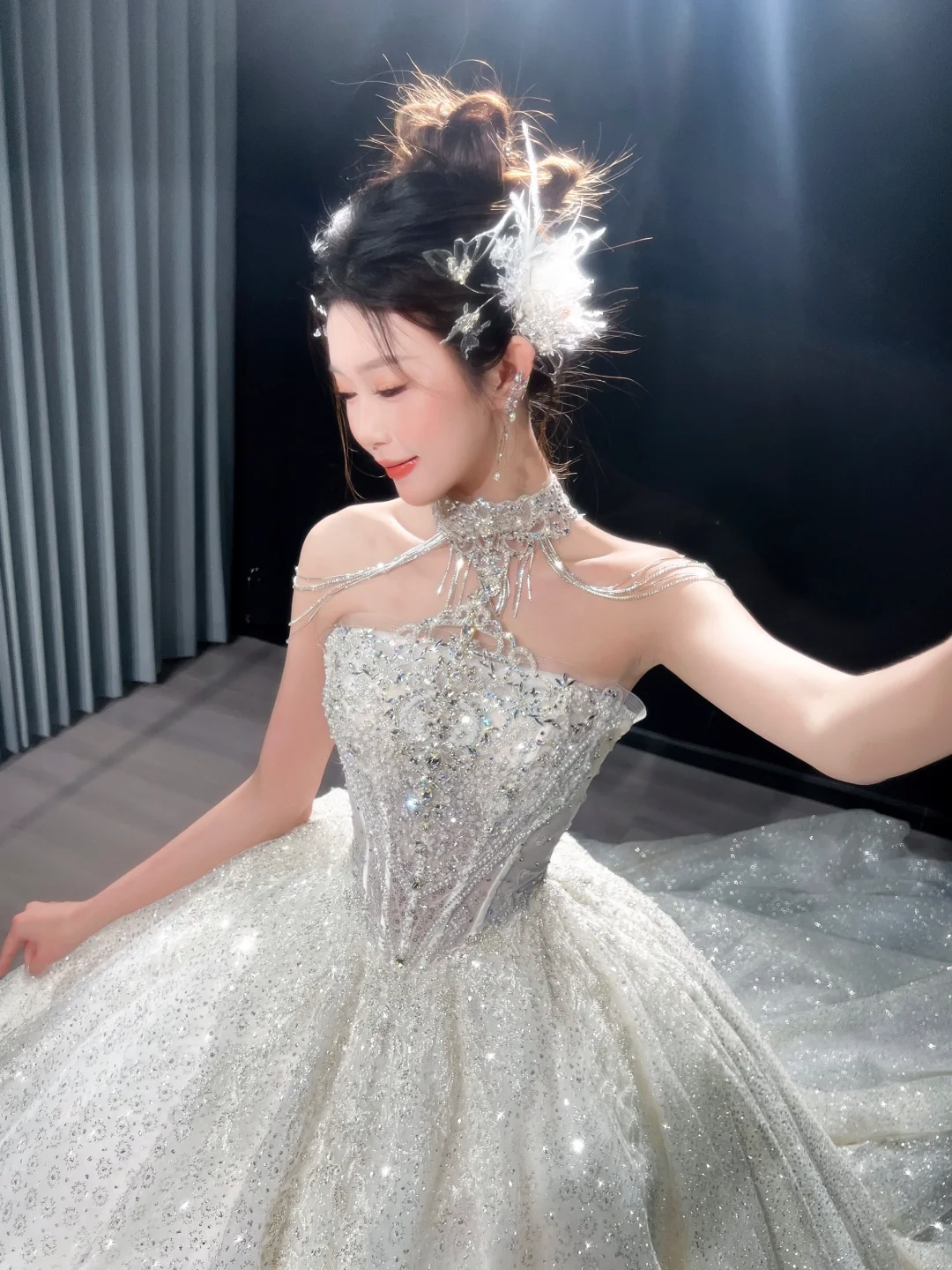 Glamorous Tulle Sequined Beaded Wedding Dress A-Line Strapless Bridal Gown DP7127