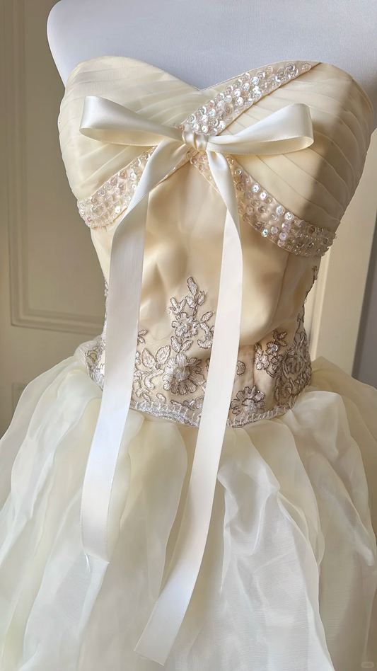 Vintage-Inspired Ivory Tiered Tulle Sweetheart Strapless Bow Accent Embroidery Princess-Style Wedding Dress DP7302