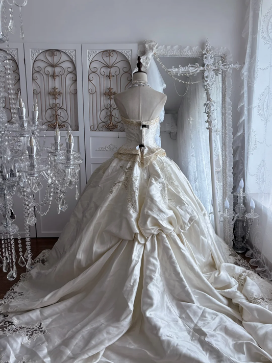 Glamorous Ivory Sweetheart Ball Gown 3D Floral Appliques & Lace Train Wedding Dress DP8293