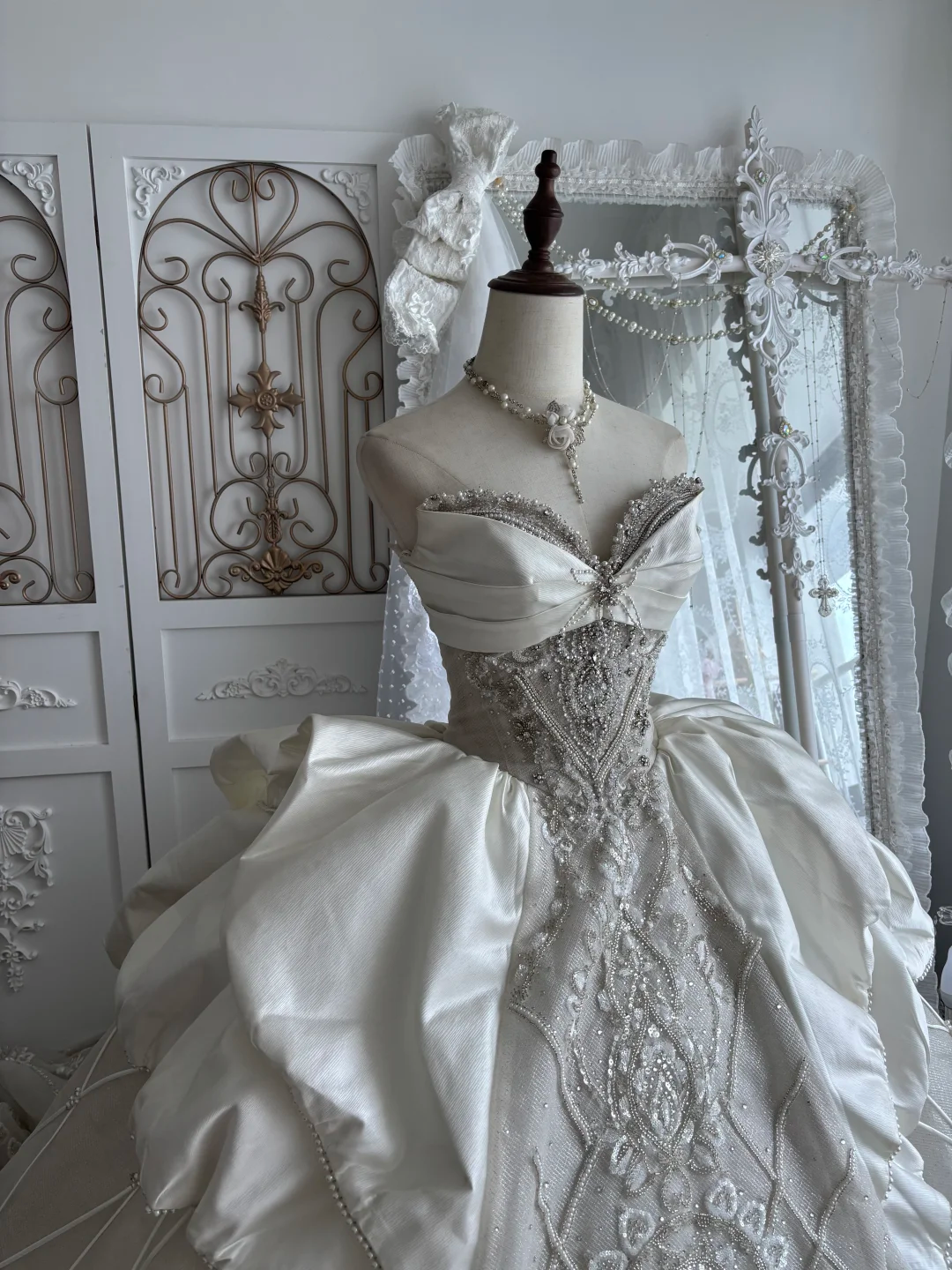 Luxury Ivory Strapless Sweetheart Wedding Dress Beaded Lace Embellishe –  DSProm