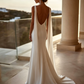 Robe de mariée sirène élégante en satin à col en V profond avec traîne et cape transparente DP8420