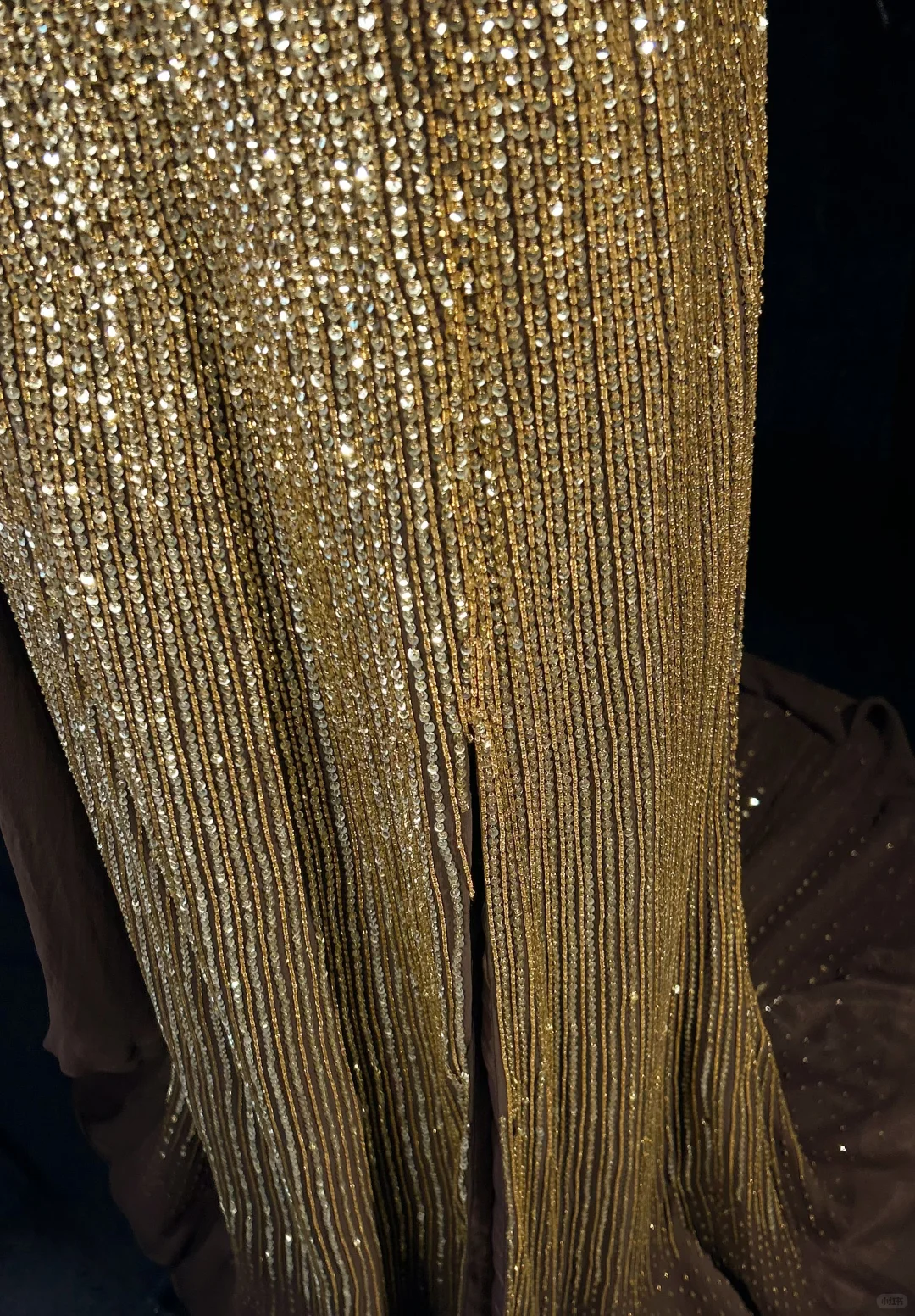 Robe de bal fourreau à sequins dorés, asymétrique, fendue jusqu'à la cuisse, DP7110