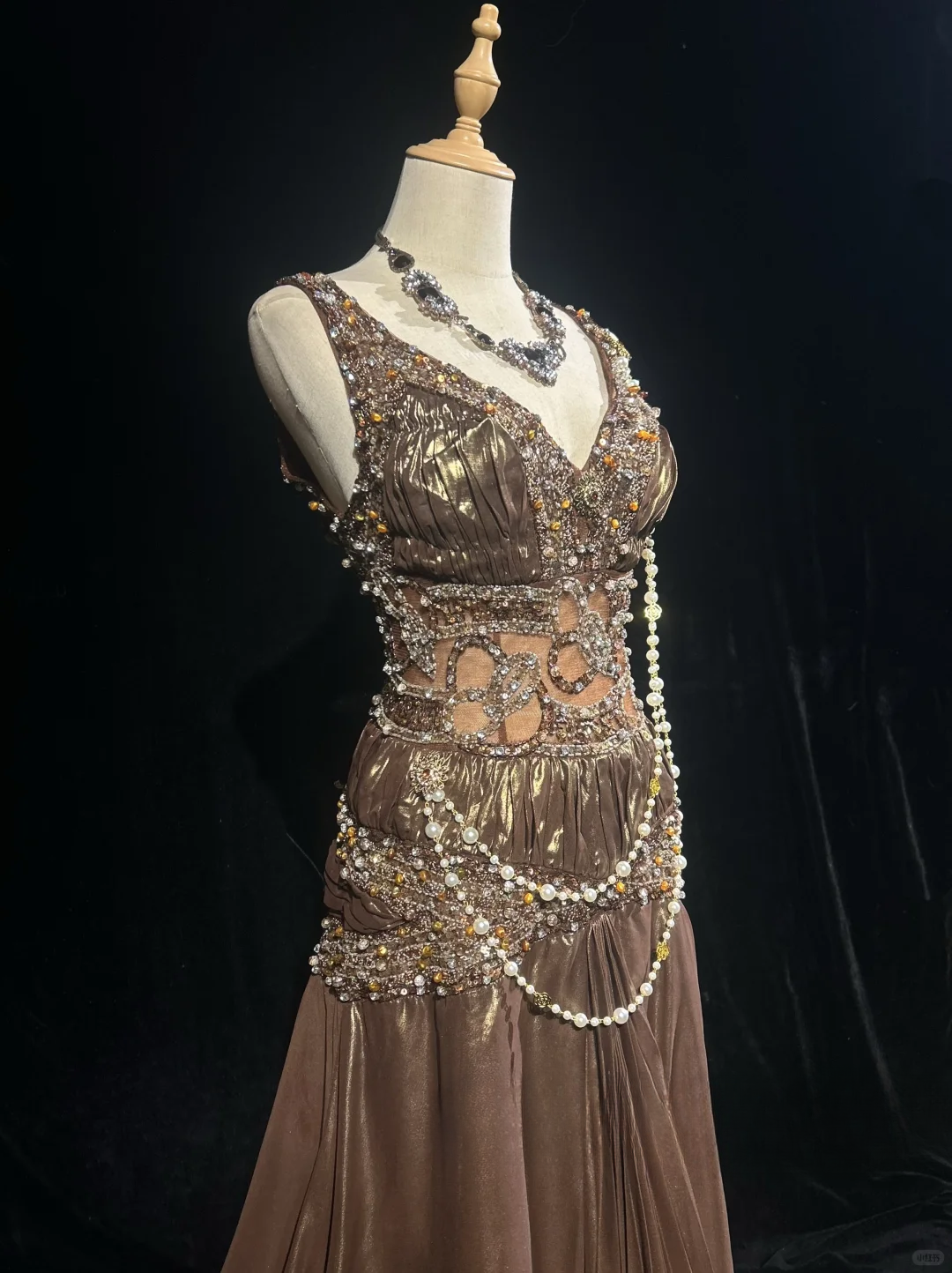 Glamorous Metallic V-Neck Beaded Embellishment & Pearl Details Maxi Prom Dress DP7284