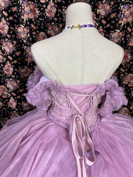 Robe de bal élégante lavande à épaules dénudées, corsage à volants étagés et perles, coupe trapèze, DP7071