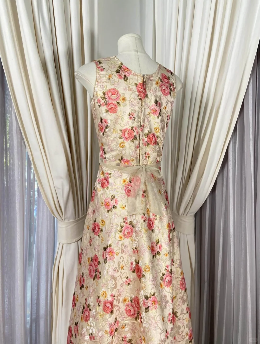 Vintage Rose Jacquard Sleeveless Midi A-Line Evening Dress DP8374