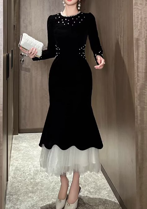 Elegantes schwarzes Samt-Abendkleid mit Perlenverzierungen, Meerjungfrauen-Stil, Tüllsaum, Ballkleid DP7698