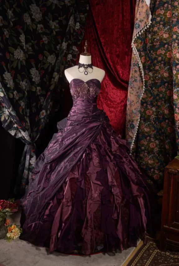 Vintage, tiefviolettes, trägerloses Ballkleid mit Perlenbesatz, Rüschen und Lagen für Sweet 15 Quinceañera DP7867