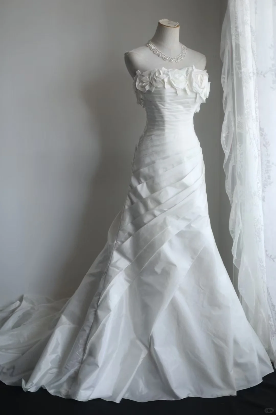 Vintage White Satin Strapless Floral Bodice Mermaid with Train Wedding Dress DP7650