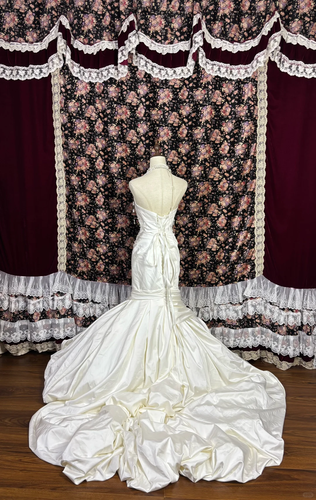 Robe de mariée sirène bustier d'inspiration vintage, décolleté cœur en satin DP7070