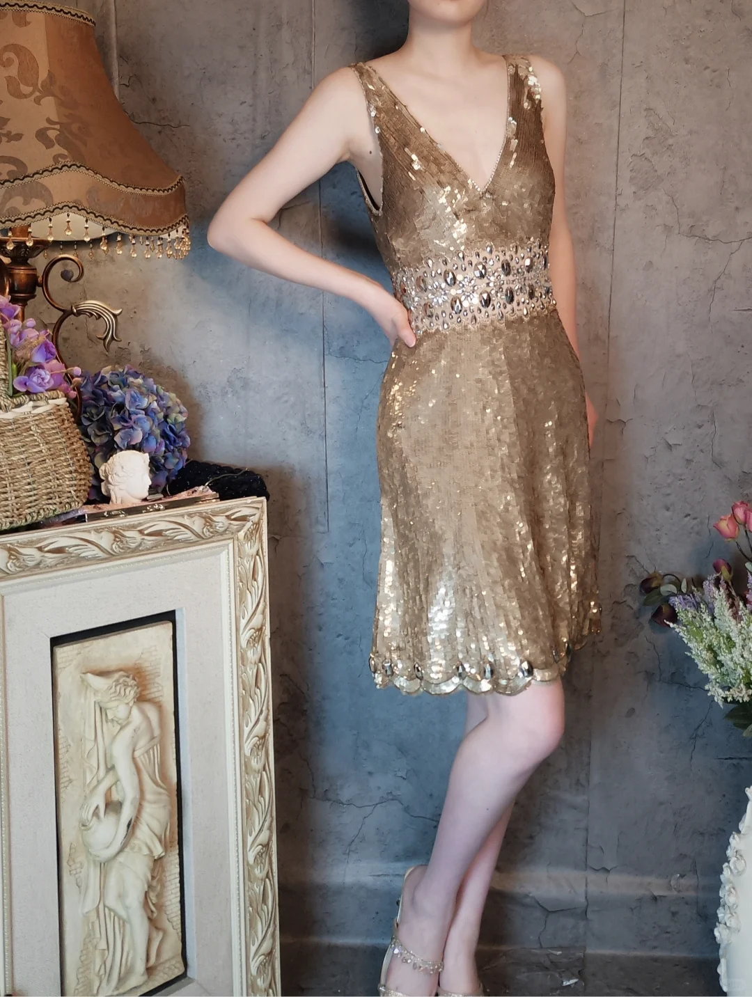 Retro Golden V-neck Sparkling Beaded Sequin Design A-line Short Homecoming Dress DP6058