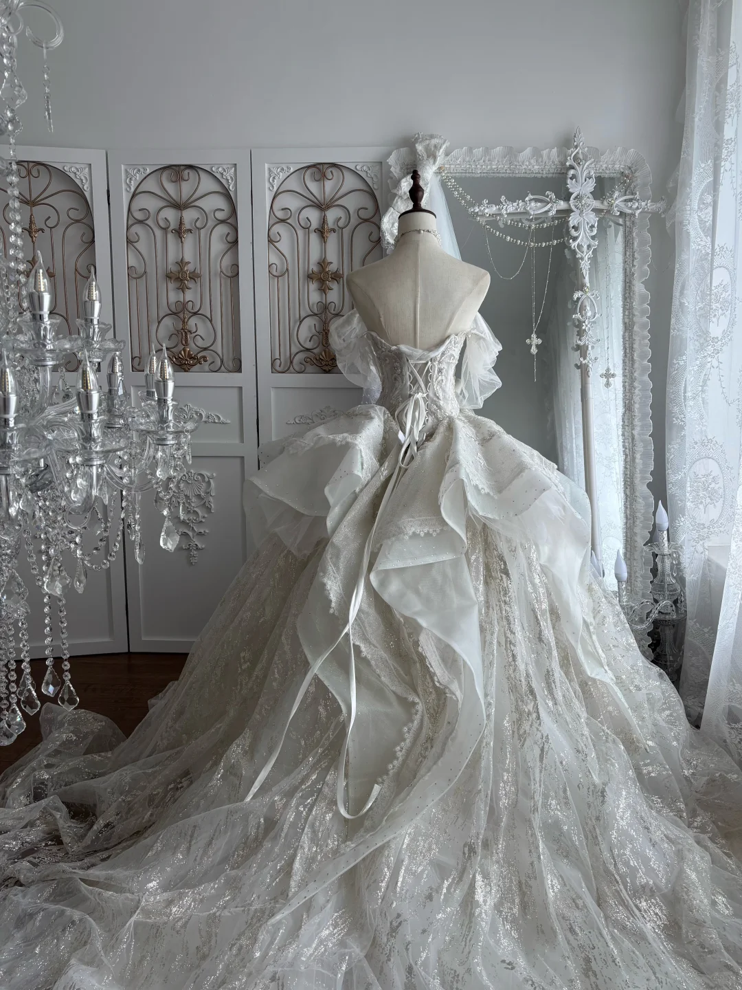 Luxury Off-the-Shoulder Sweetheart Ball Gown Wedding Dress Glitter Tulle Beaded Lace Tiered Bridal Gown with Train DP8136