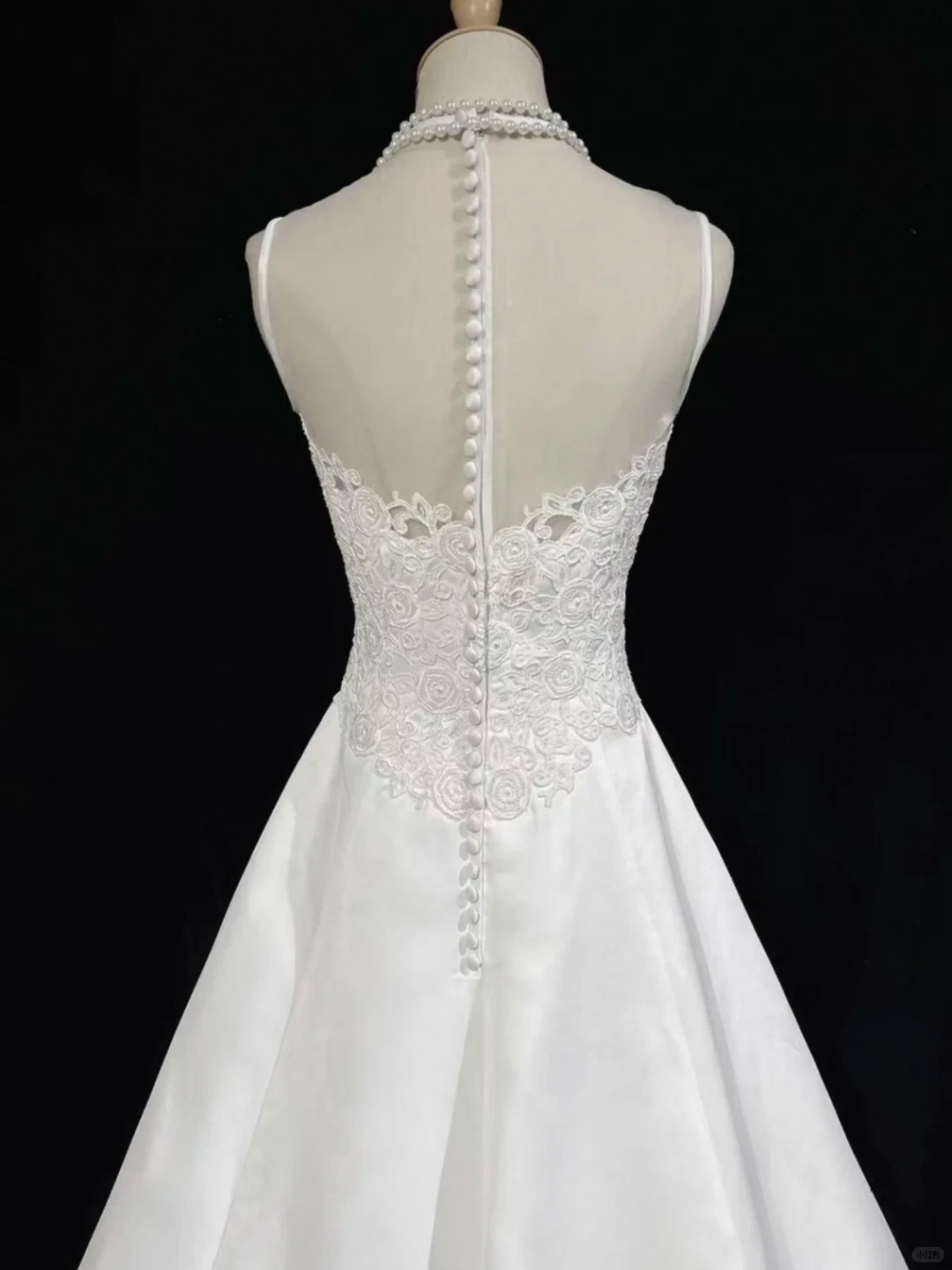 Vintage-Inspired Classic White Strapless Lace Applique Train for Timeless Wedding Dress DP7285