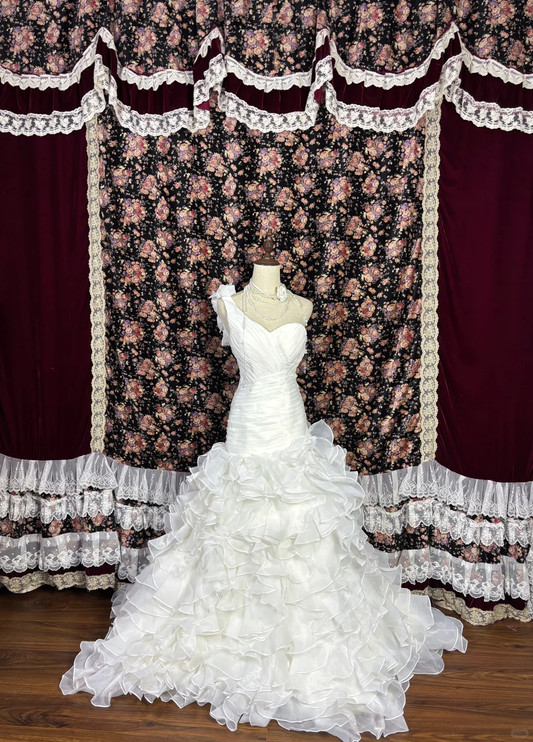 Vintage-Inspired White Ruffled Mermaid Wedding Dress One Shoulder Tiered Tulle Bridal Gown DP7101