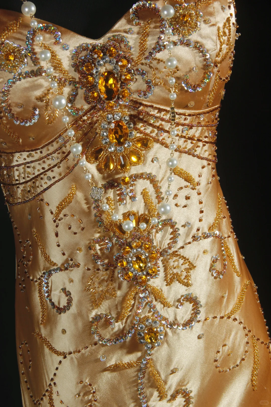 Glamorous Champagne Gold Satin Sweetheart Sheath Beaded Halter-Neck Evening Gown DP7380