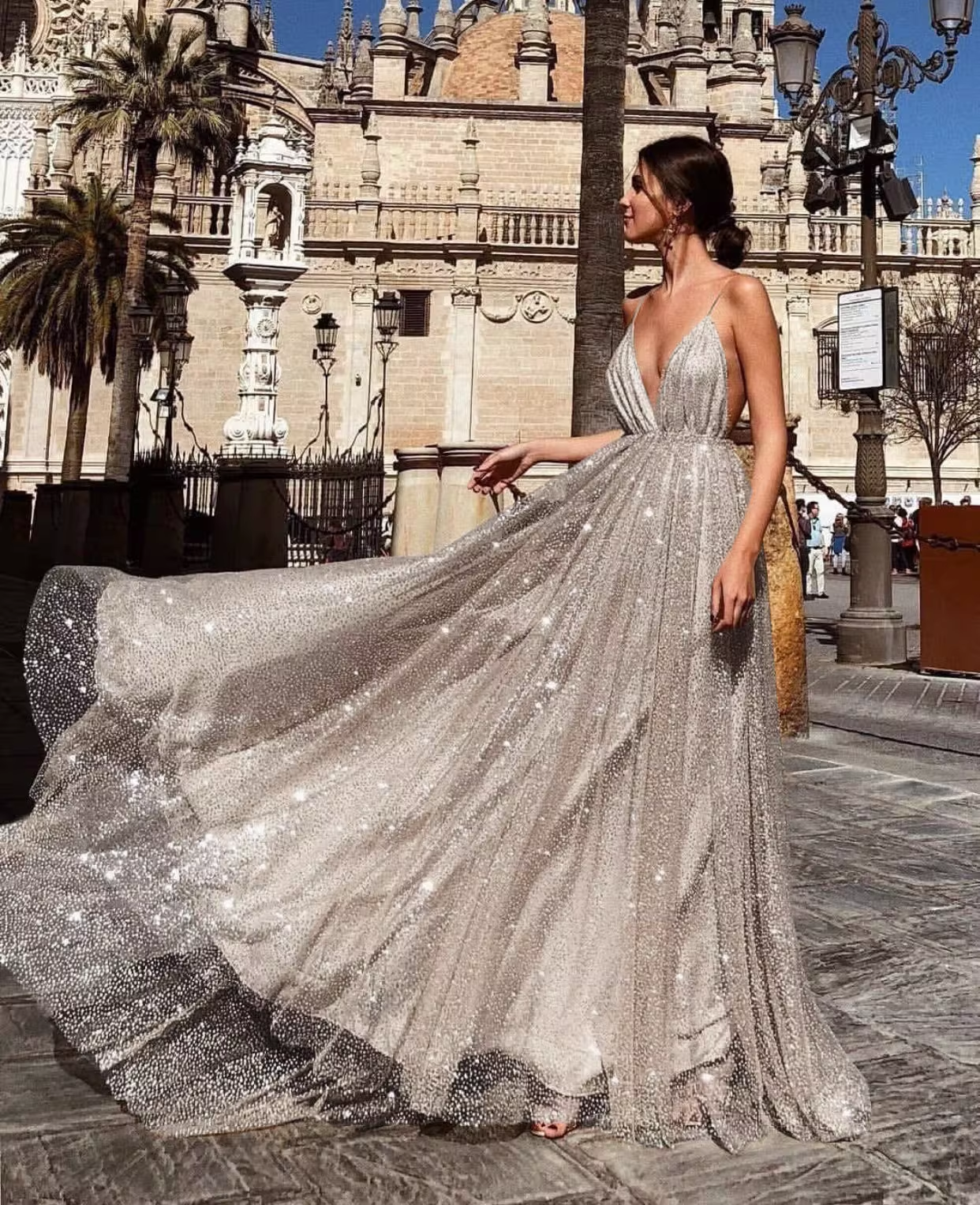 Shiny Glitter Deep V-Neck Tulle Prom Dress A-Line Spaghetti Straps Evening Dress DP8145