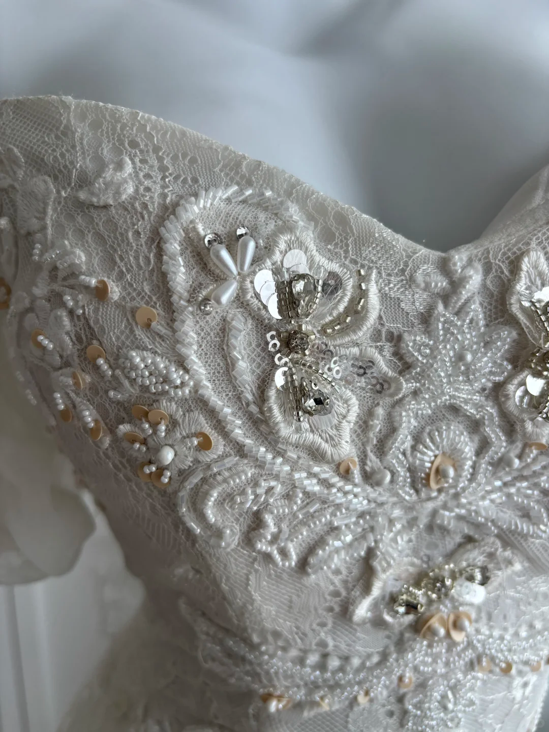 Vintage Off-the-Shoulder Sweetheart Mermaid Wedding Dress 3D Floral Lace Beaded Bridal Gown with Train DP8134