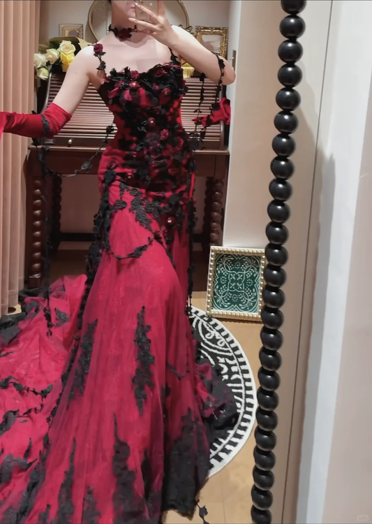 Vintage-Inspired Strapless Mermaid Burgundy & Black Lace Dramatic Train Evening Gown DP7257