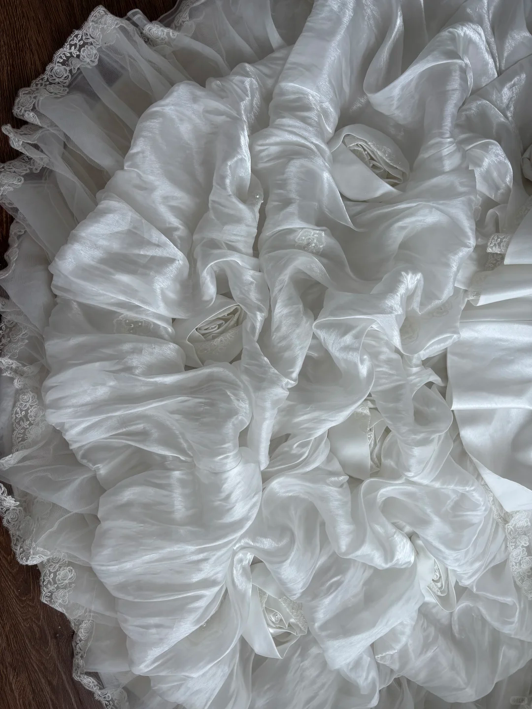 Vintage Strapless Ivory 3D Rose Wedding Dress Lace Embellished Ruffled Tiered Bridal Gown with Train DP8244