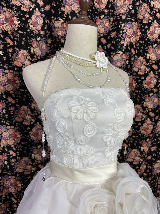 Robe de mariée bustier asymétrique à volants floraux 3D et dentelle d'inspiration vintage DP7068