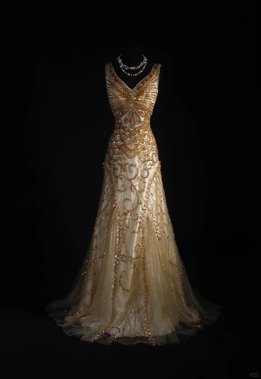 Vintage Champagne Gold Mermaid Beaded V-Neck Sheath Sleeveless Evening Gown DP7381