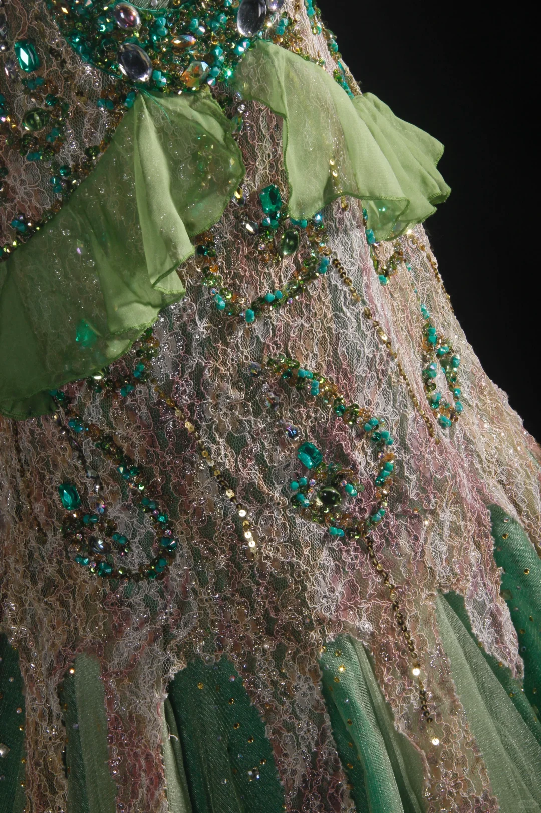 Glamorous Green Ombre Mermaid Sequin Beaded Ruffle Lace Spaghetti Strap Evening Gown DP7376