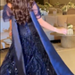 Robe de bal bleu marine élégante à épaules dénudées, ornée de sequins scintillants et de manches en tulle DP7013