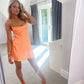Süßes orangefarbenes Satin-Etuikleid mit Spaghettiträgern, kurzes Partykleid, Cocktailkleid, Heimkehrkleid, DP6526