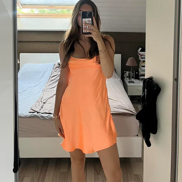Süßes orangefarbenes Satin-Etuikleid mit Spaghettiträgern, kurzes Partykleid, Cocktailkleid, Heimkehrkleid, DP6526