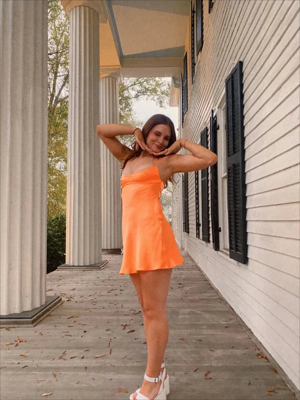 Süßes orangefarbenes Satin-Etuikleid mit Spaghettiträgern, kurzes Partykleid, Cocktailkleid, Heimkehrkleid, DP6526