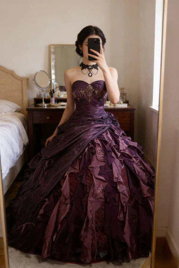 Vintage, tiefviolettes, trägerloses Ballkleid mit Perlenbesatz, Rüschen und Lagen für Sweet 15 Quinceañera DP7867