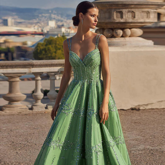 Wunderschönes, grünes, glänzendes, perlenbesetztes A-Linien-Ballkleid mit Spaghettiträgern, DP6540