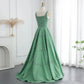 Wunderschönes, grünes, glänzendes, perlenbesetztes A-Linien-Ballkleid mit Spaghettiträgern, DP6540