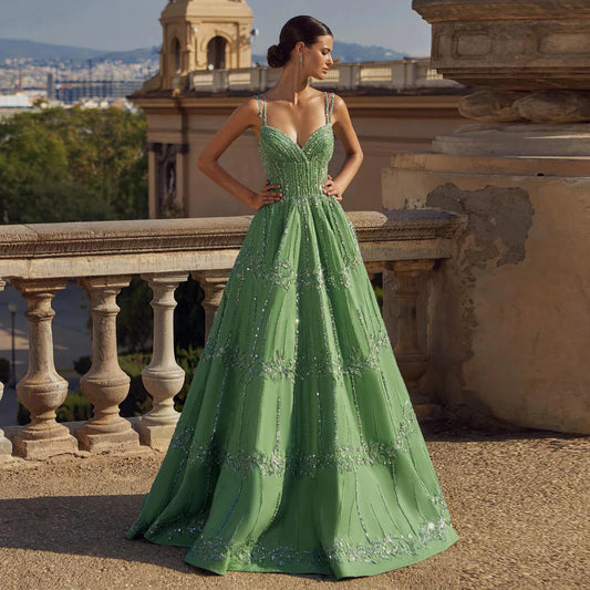 Wunderschönes, grünes, glänzendes, perlenbesetztes A-Linien-Ballkleid mit Spaghettiträgern, DP6540