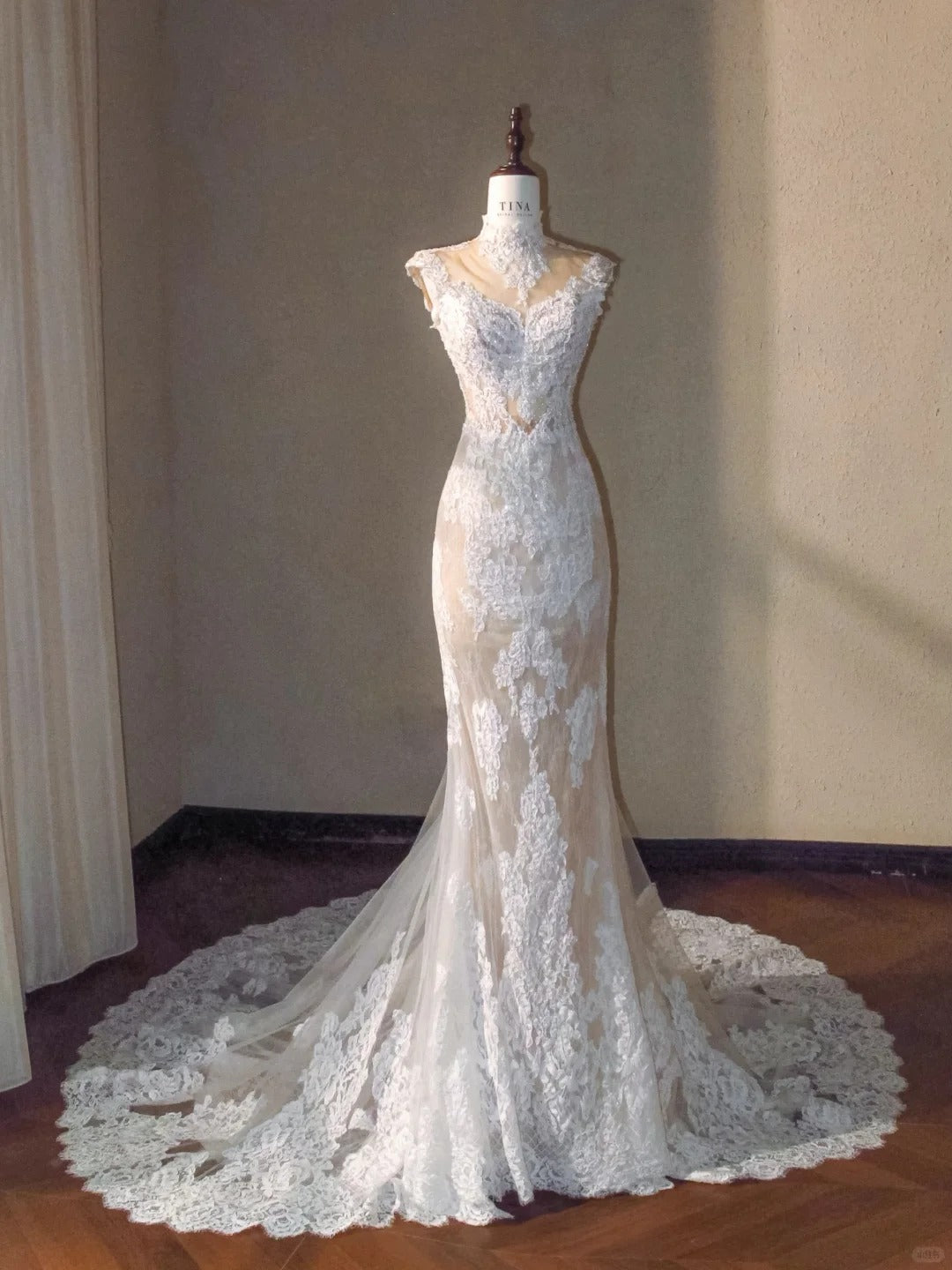 Elegant White Lace V-neck Long Wedding Dress Mermaid Bridal Dress MD014