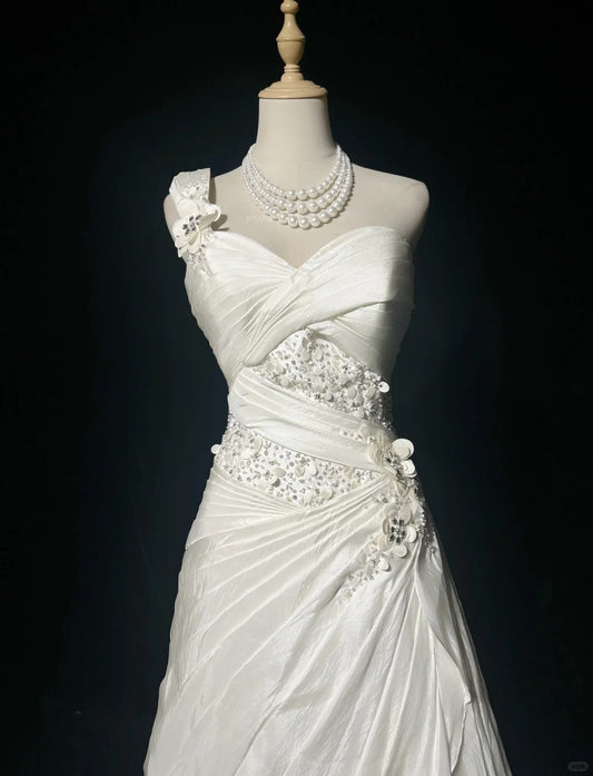 Elegantes, weißes schulterfreies A-Linien-Abendkleid mit Pailletten und rückenfreiem Design aus Taft MD080