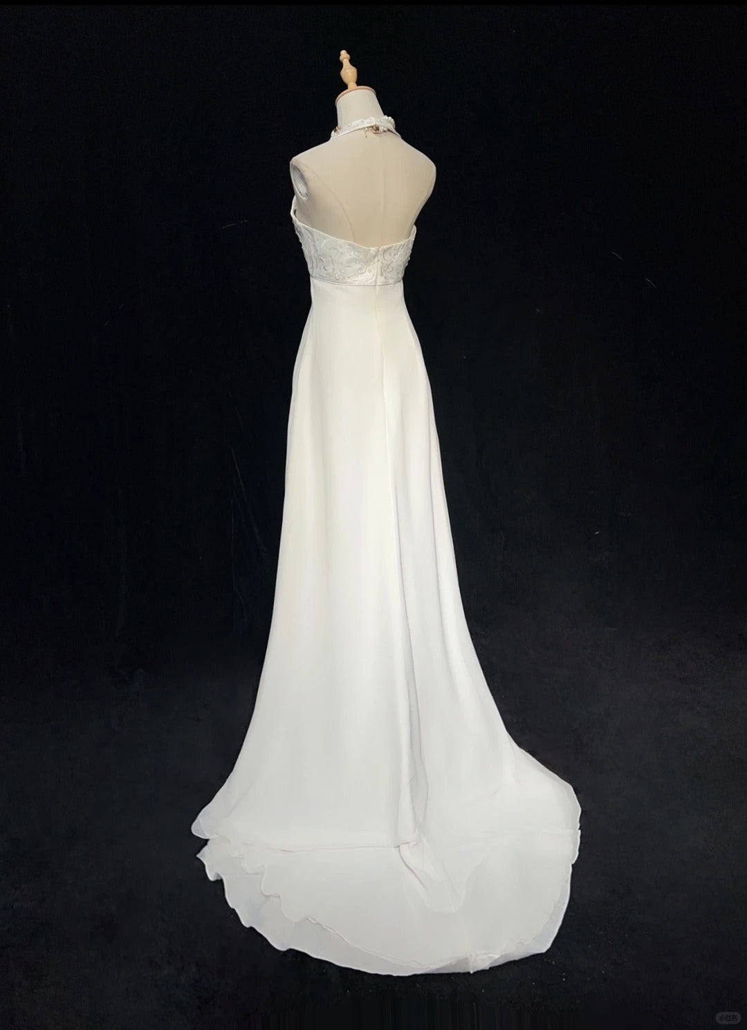 A-Line Halter Neck Chiffon Wedding Dress Embroidery Long Prom Dress with Train MD097