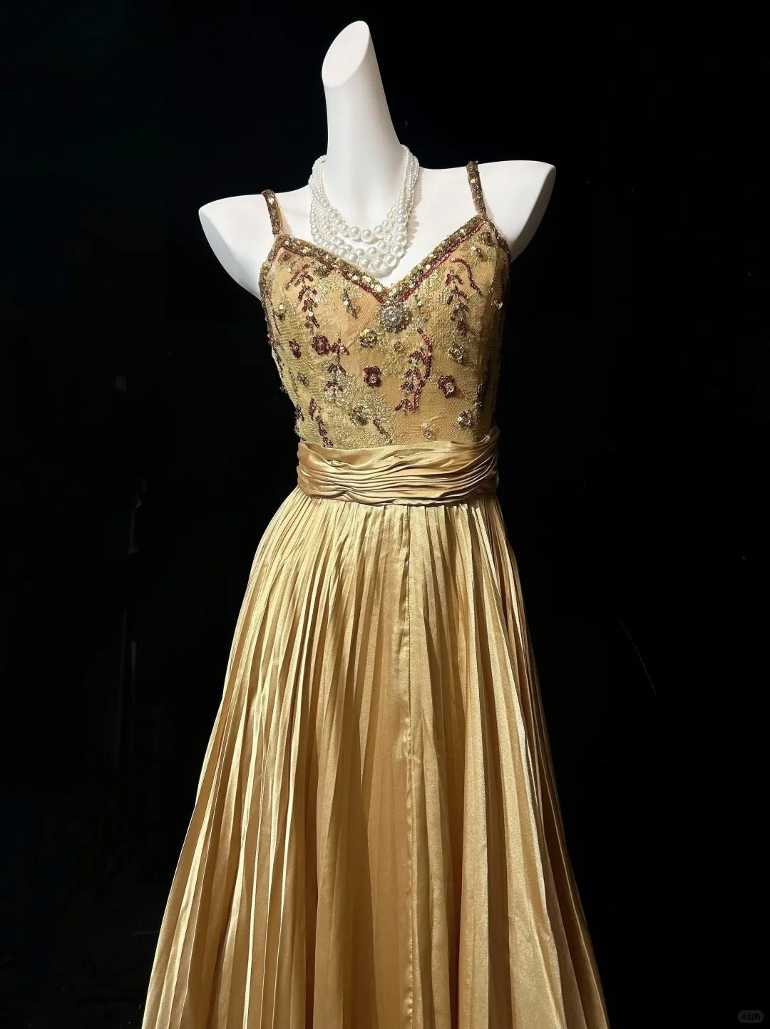 Chic Spaghetti Straps Glod A-line Prom Dress Satin Beaded  Evening Dress MD100