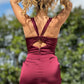 Vintage burgunderfarbenes Satin-Maxikleid mit eckigem Ausschnitt, Raffung und Schlitz DP8442