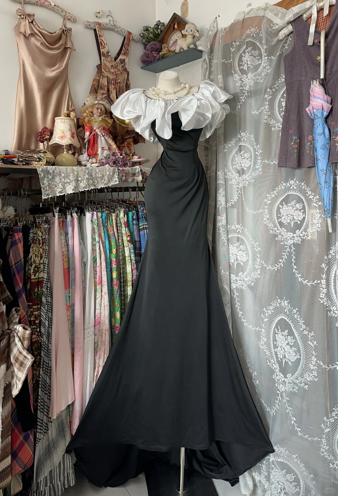 Elegant Mermaid Black Long Evening Dress Round Neck SatinProm Dress MD167