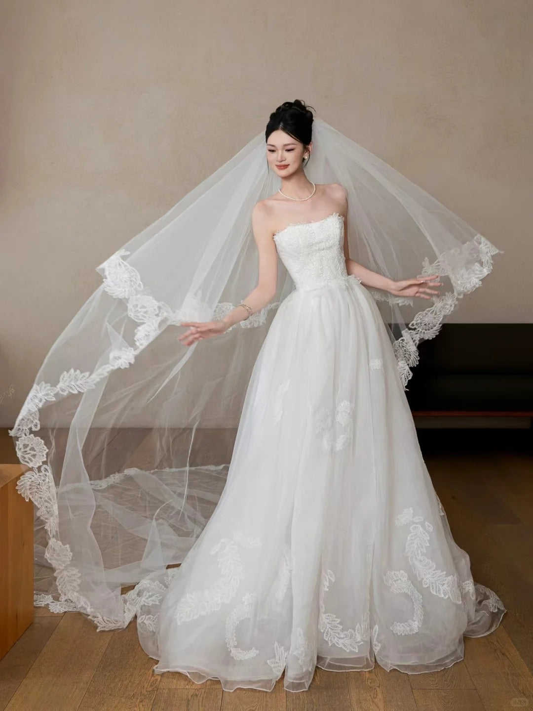Elegant A-line Halter Neck Long Wedding Dress Lace White Prom Dress MD284